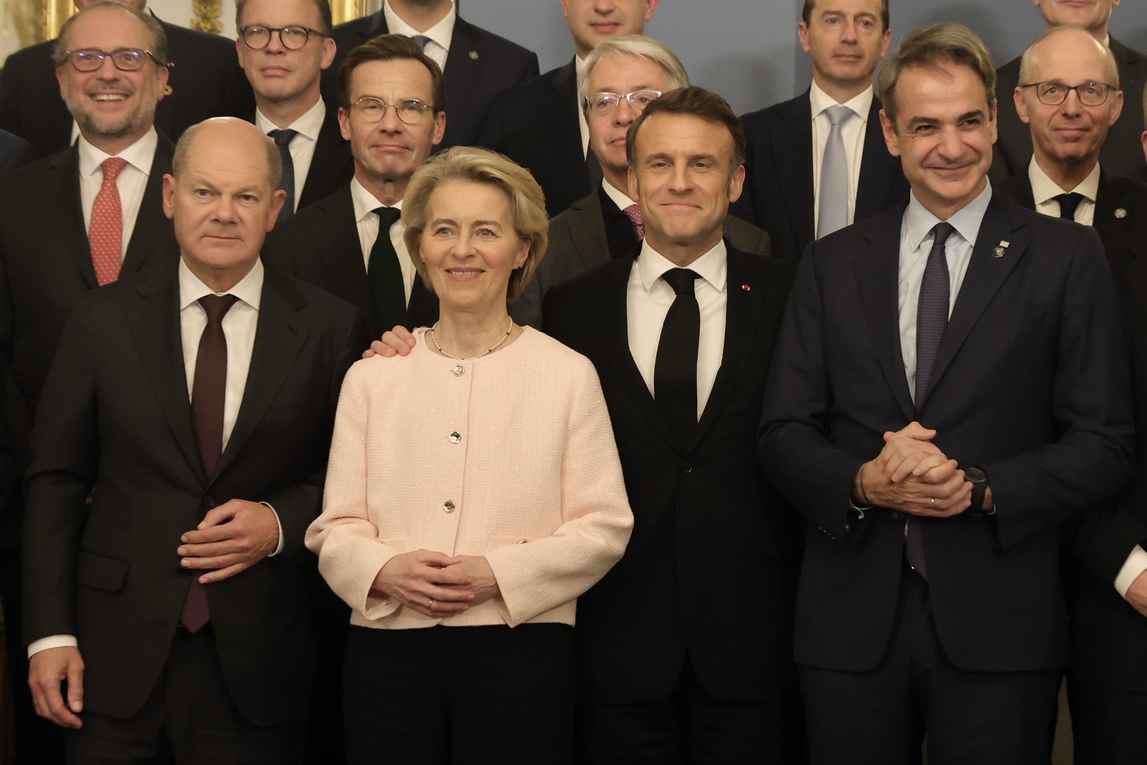 La presidenta de la Comisión Europea, Ursula von der Leyen, junto a otros líderes europeos como el francés Emmanuel Macron o el alemán Olaf Scholz.