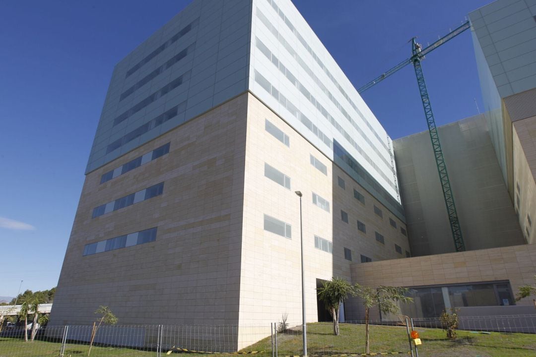 El Hospital Materno-Infantil integrado en el Complejo Universitario Torrecárdenas de Almería ha entrado en servicio.