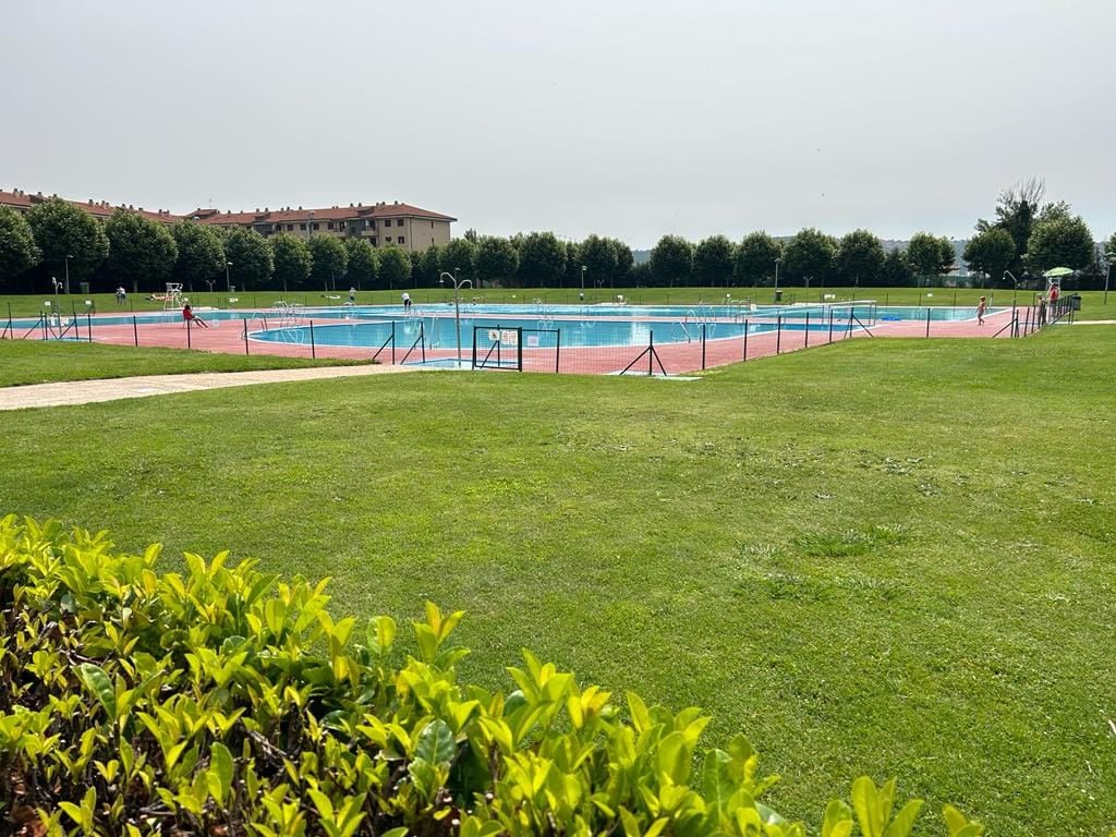 Las piscinas municipales de León inician su temporada