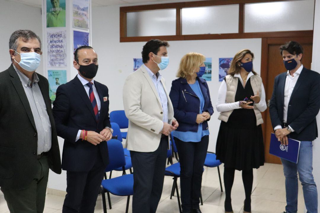 La diputada nacional, Isabel Borrego, junto con diputados nacionales y senadores, y el portavoz del PP en el Ayuntamiento de Molina, José Ángel Alonso, han ofrecido una rueda de prensa