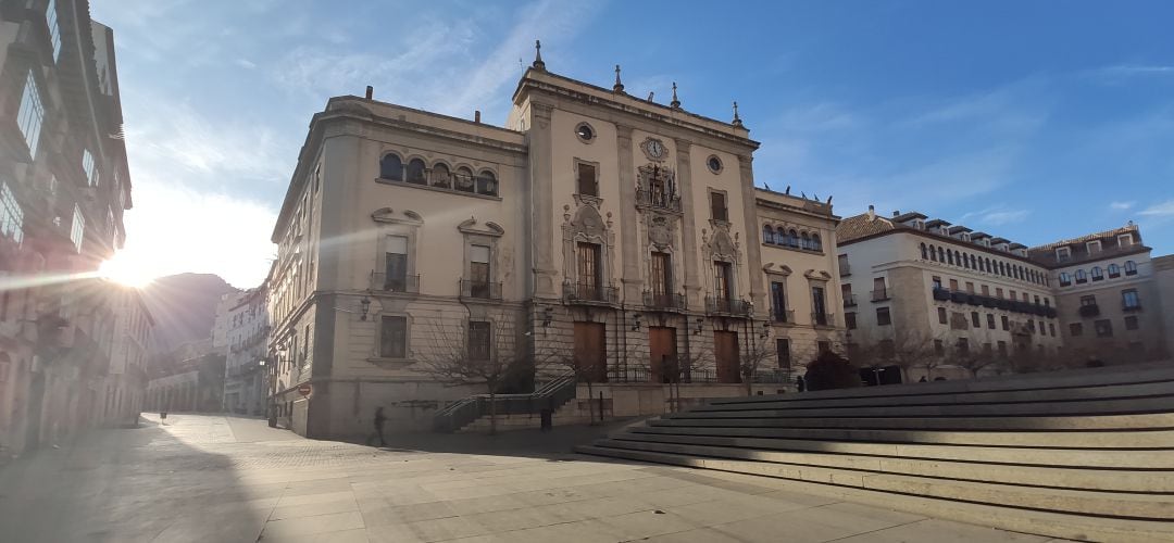 Fachada principal del Ayuntamiento de Jaén.