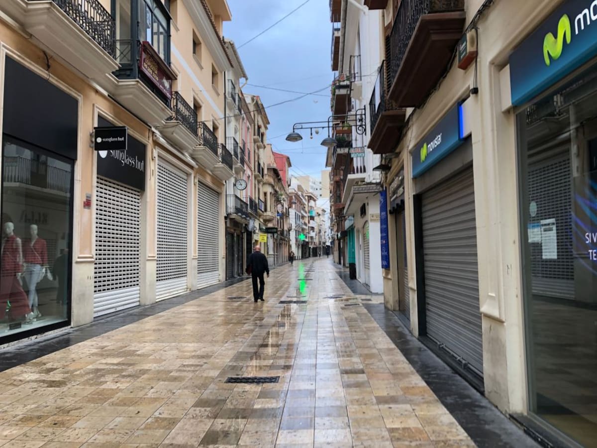 Los comercios de Gandia confían en las ayudas del gobierno para poder abrir de nuevo