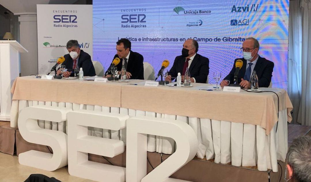 Dtor AZVI España y Portugal, Gabriel Peñafiel; Secretario General de Infraestructuras, Sergio Vázquez Torrón; alcalde de Algeciras, José Ignacio Landaluce y Dtor. Radio Algeciras, Joaquín Guirval.