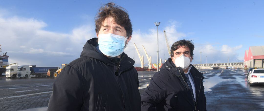 Carlos Calvelo y Martín Fernández Prado en Punta Langosteira