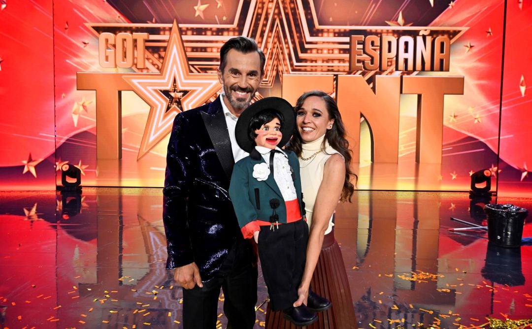 La ventrílocua Celia Jiménez, acompañada de su marioneta, Joselito, y Santi Millán, presentador de &#039;Got Talent&#039;