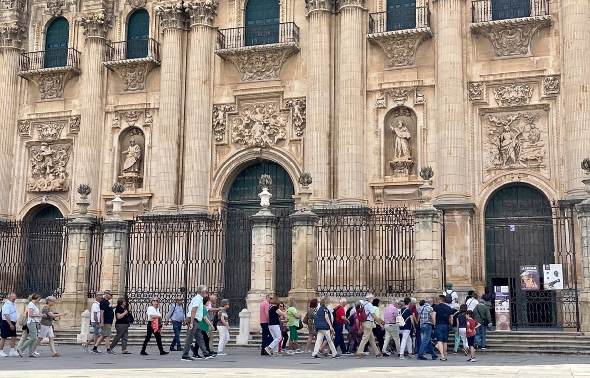 Turistas en la Catedral de Jaén