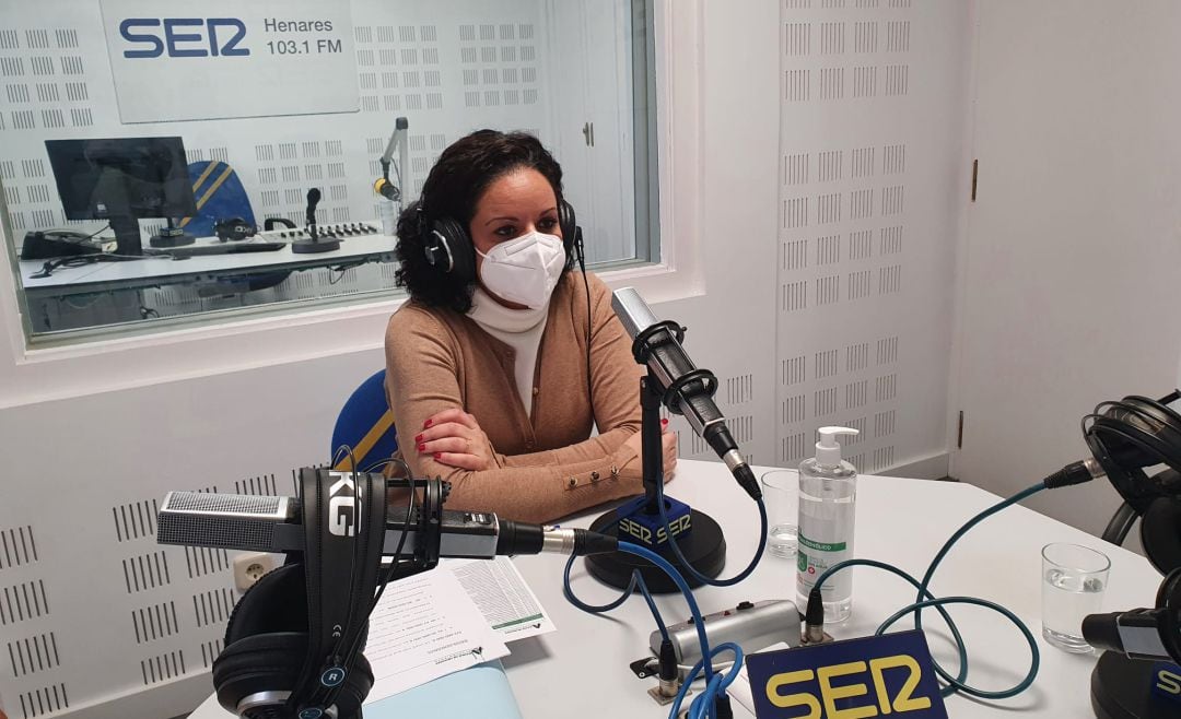 Diana Díaz del Pozo en los estudios de SER Henares. 