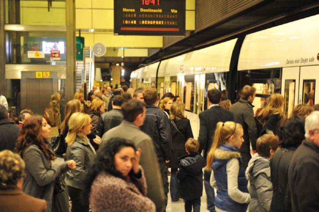 Imagen de la estación de metro Àngel Guimerà