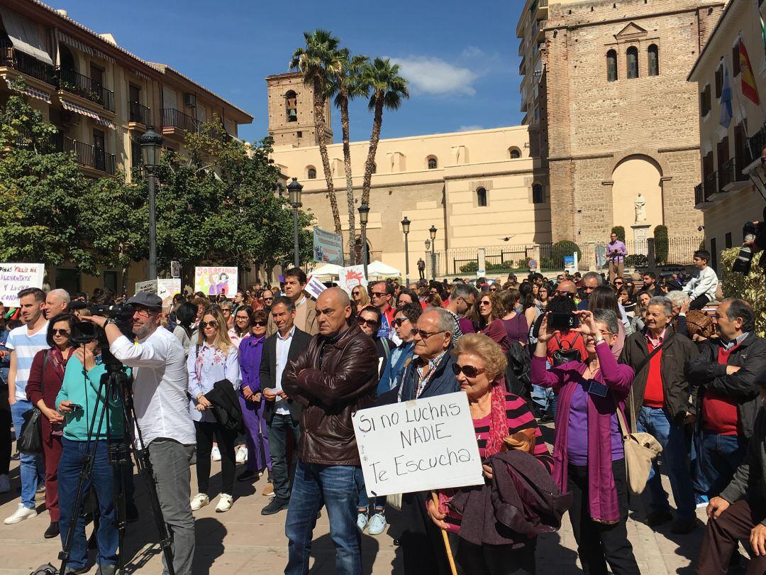 Concentración con motivo del Día Internacional de la Mujer en la Plaza de España de Motril