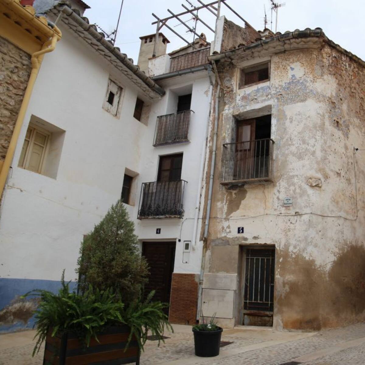 Ballester responde a las demandas de los vecinos y convoca las ayudas para evaluar el estado de las viviendas