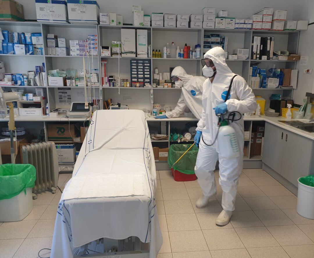Desinfección en un centro sanitario de Lanzarote.