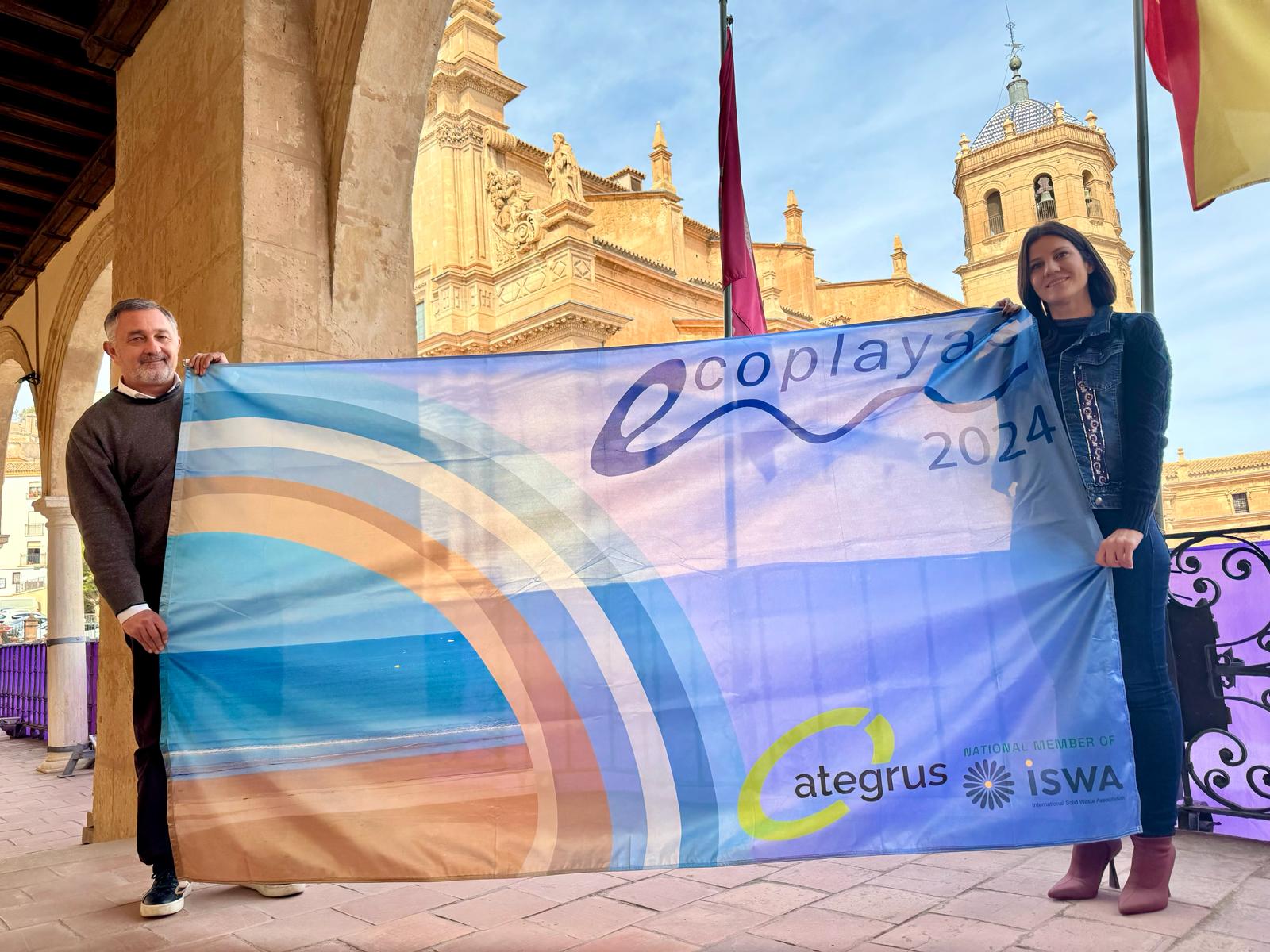 La cala de Calnegre recibe de nuevo la bandera Ecoplaya por limpieza y equipamientos