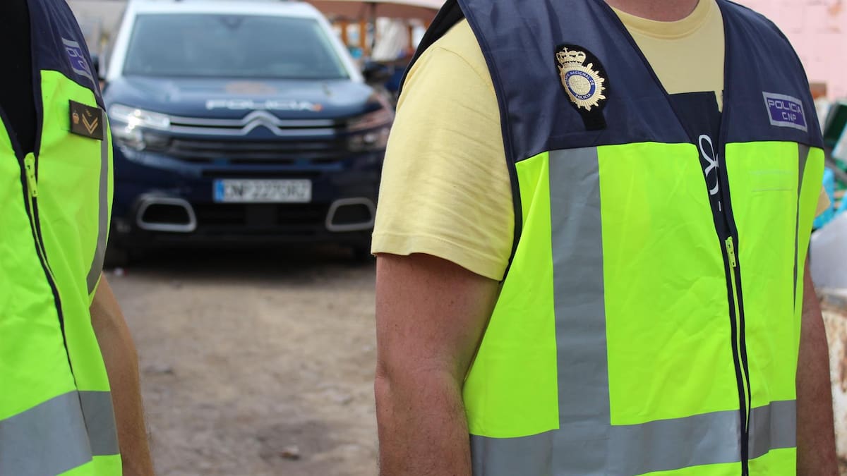 La Policía de Sevilla investiga el paradero de los padres de un bebé abandonado en la barriada Madre de Dios