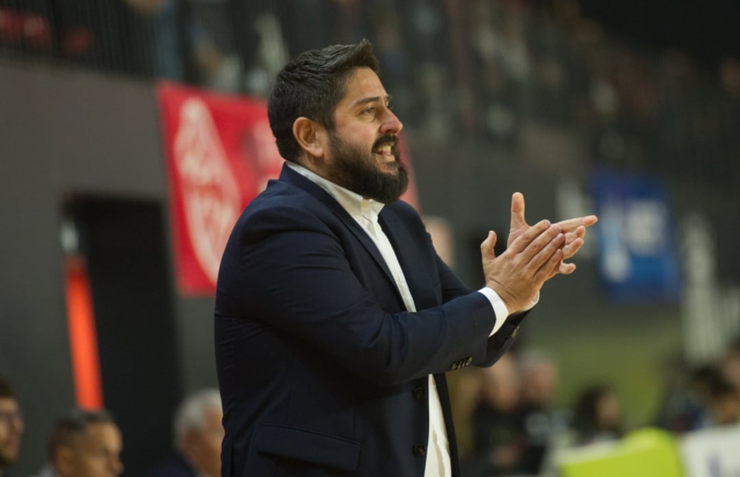 Josan González dirigiendo su primer encuentro como entrenador del primer equipo en ElPozo Murcia