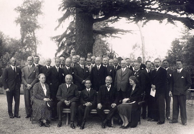 El representante de Alemania, Joseph Goebbels (sentado en el centro de la imagen) en la conferencia de desarme celebrada en Ginebra en 1933