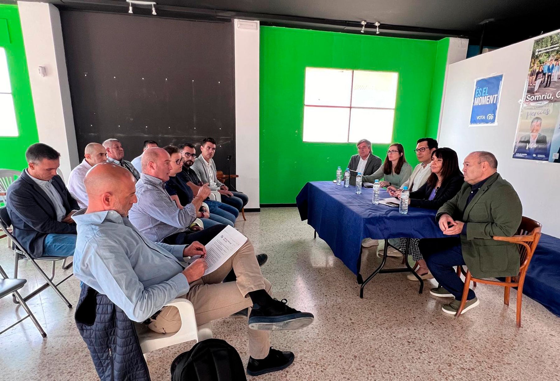 Imagen de la reunión entre los diputados nacionales del PP y los alcaldes y representantes de las poblaciones del Comtat