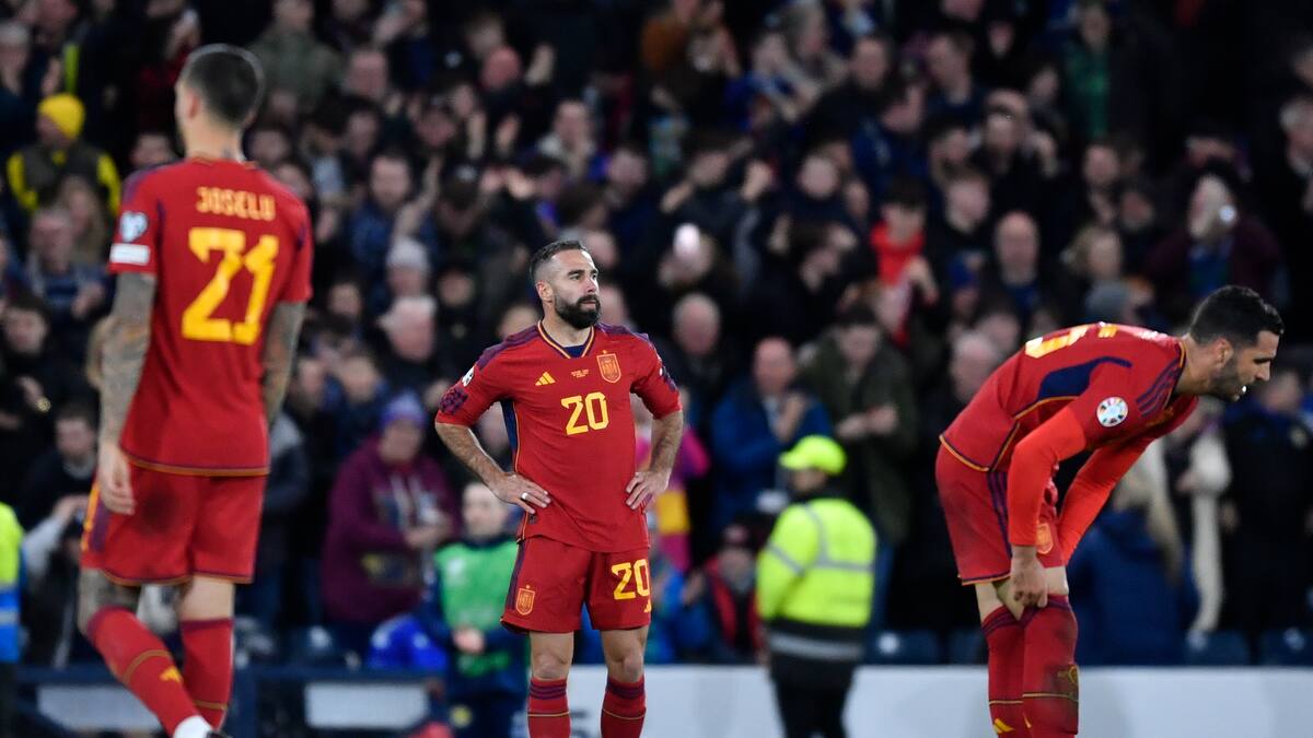 Las redes arden: así fue el error de la defensa española en el 2-0 de Escocia