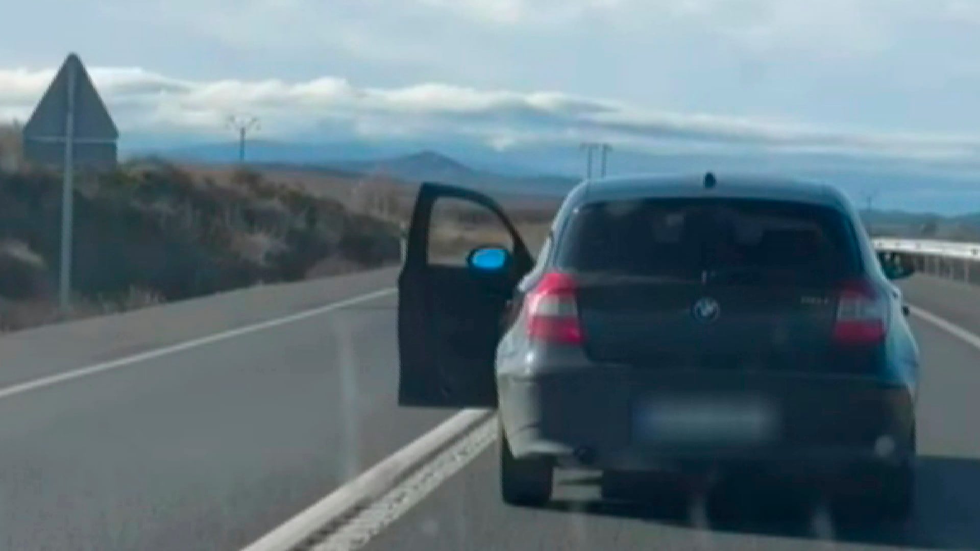 Investigado por conducir de forma temeraria y amenazar a otro vehículo