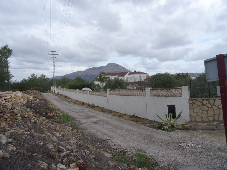 Urbanización La Lluca en Xàbia, donde han sido hallado los cuerpos sin vida de un hombre y una mujer en el interior de su vivienda.