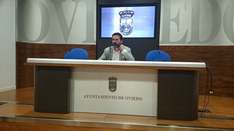 Ricardo Fernández, Concejal de Seguridad Ciudadana de Oviedo, en la presentación de la memoria de la Policía Local. 