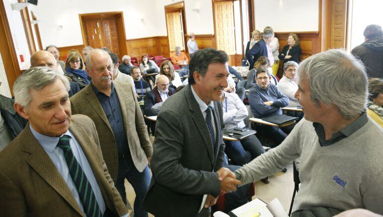 El consejero de Educación, Francisco Fernández Mañanes, a su llegada al congreso de directores de Secundaria celebrado la semana pasada en Reinosa.