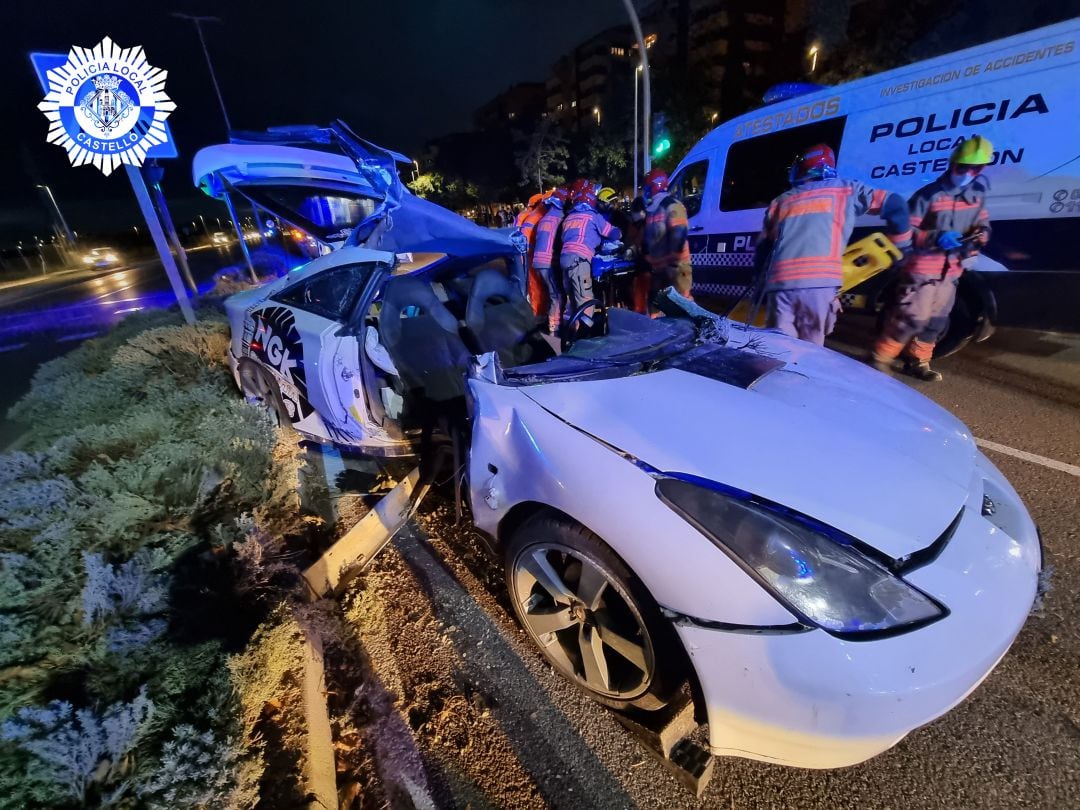 El vehículo quedó destrozado