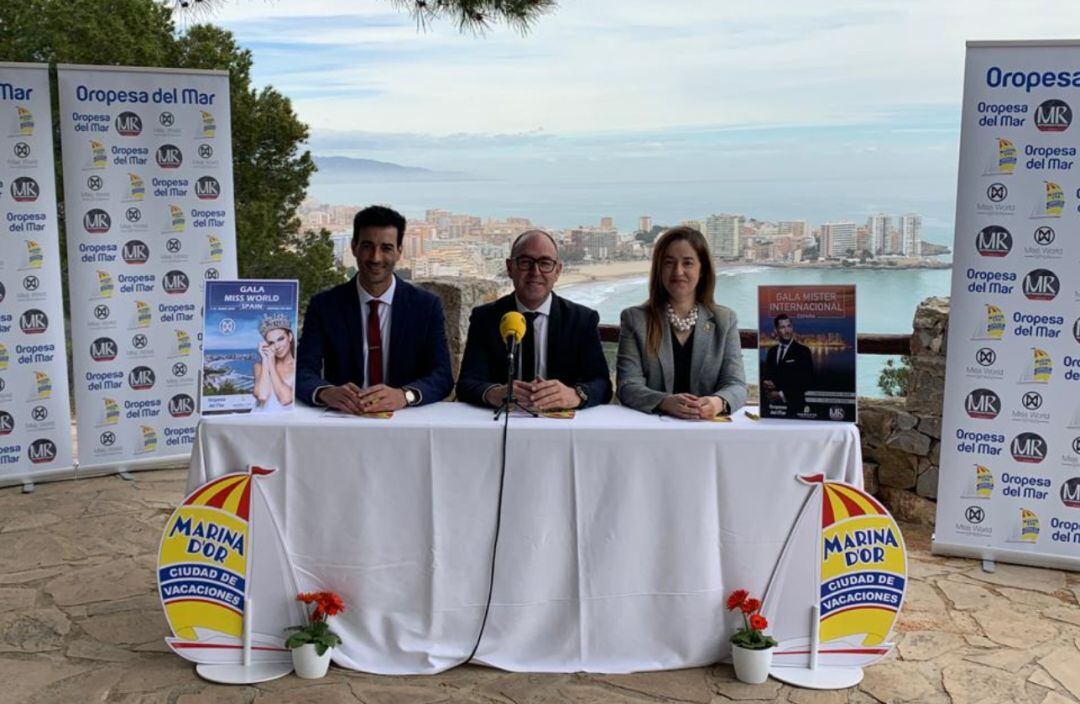 El presidente de Miss Mundo España, Cres del Olmo, la directora de eventos de Marina d&#039;Or, Cristina Marcelo y el coordinador de eventos de la ciudad de vacaciones, Esteban Ventura.