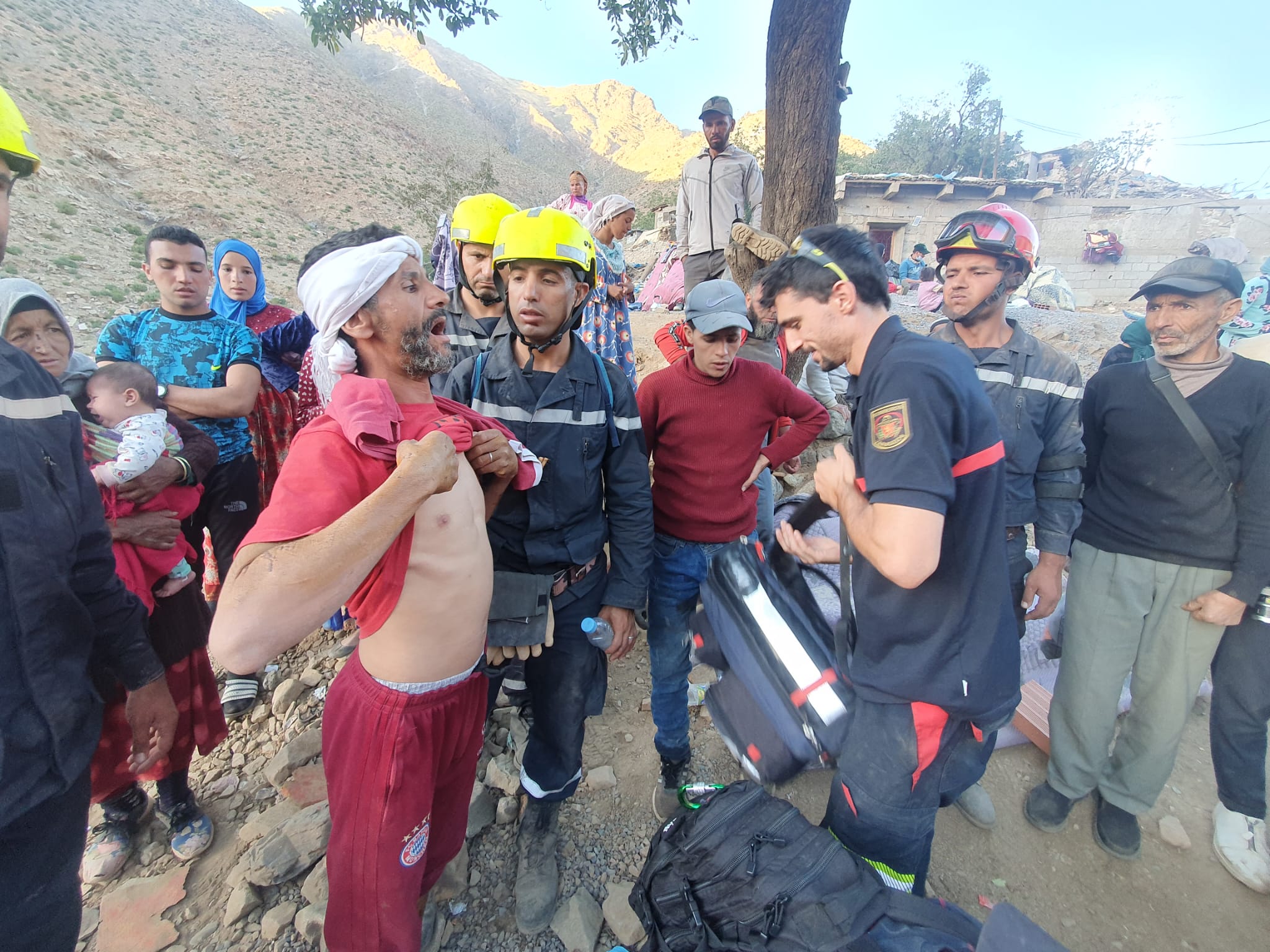 Los Bomberos de Zaragoza han atendido a heridos y han evacuado a los más graves