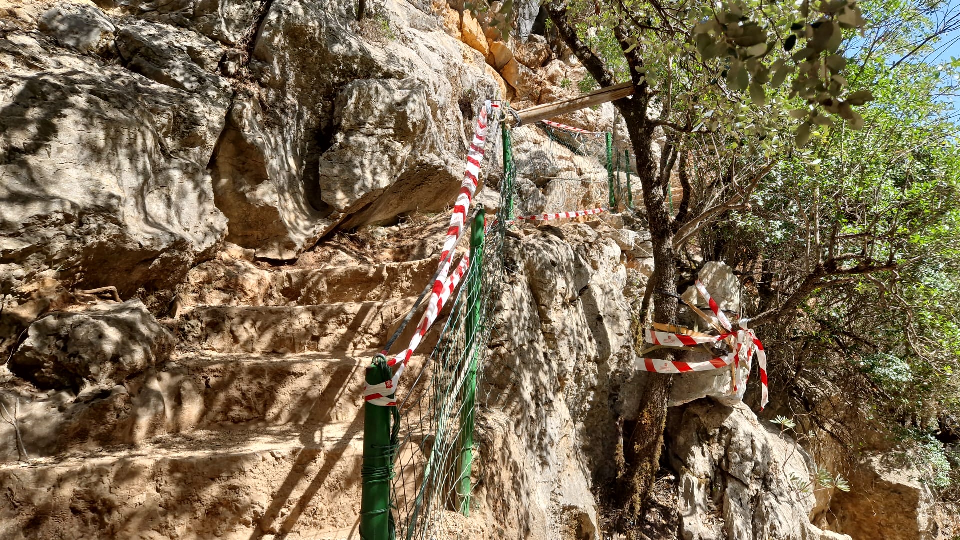 Cerrado el Sendero Cerrada de Utrero