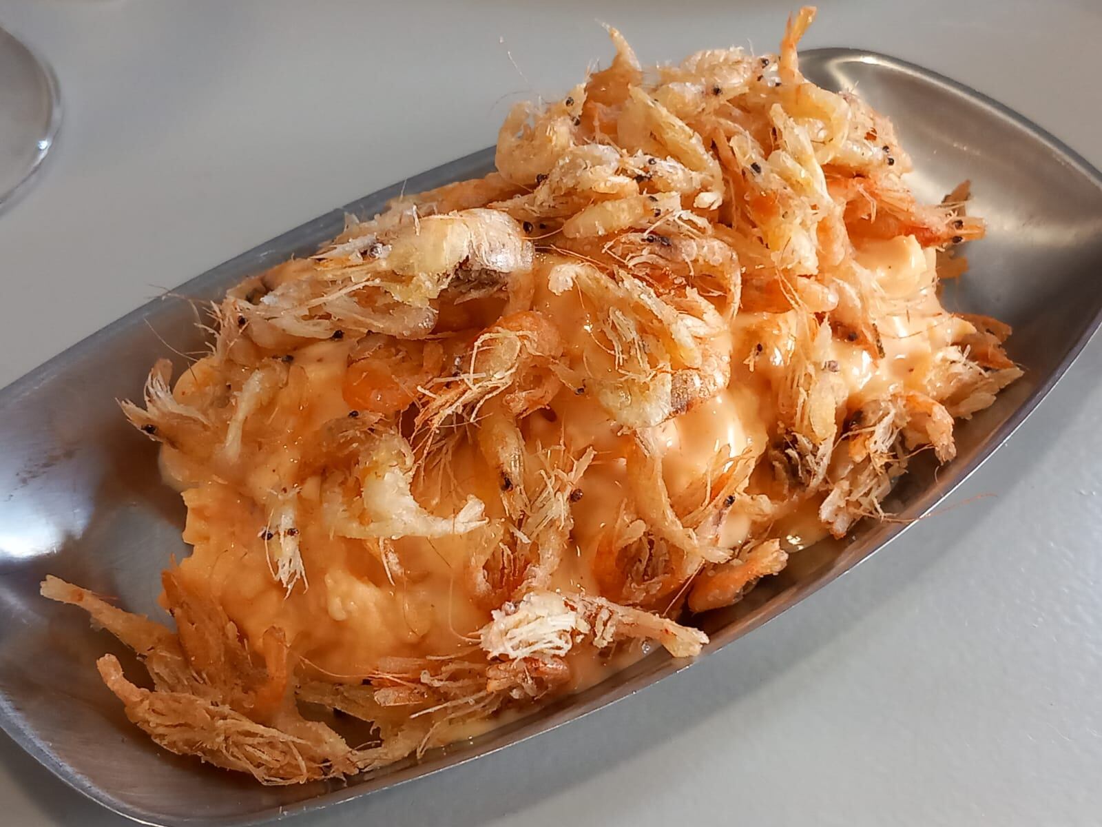 Ensaladilla de camarones fritos