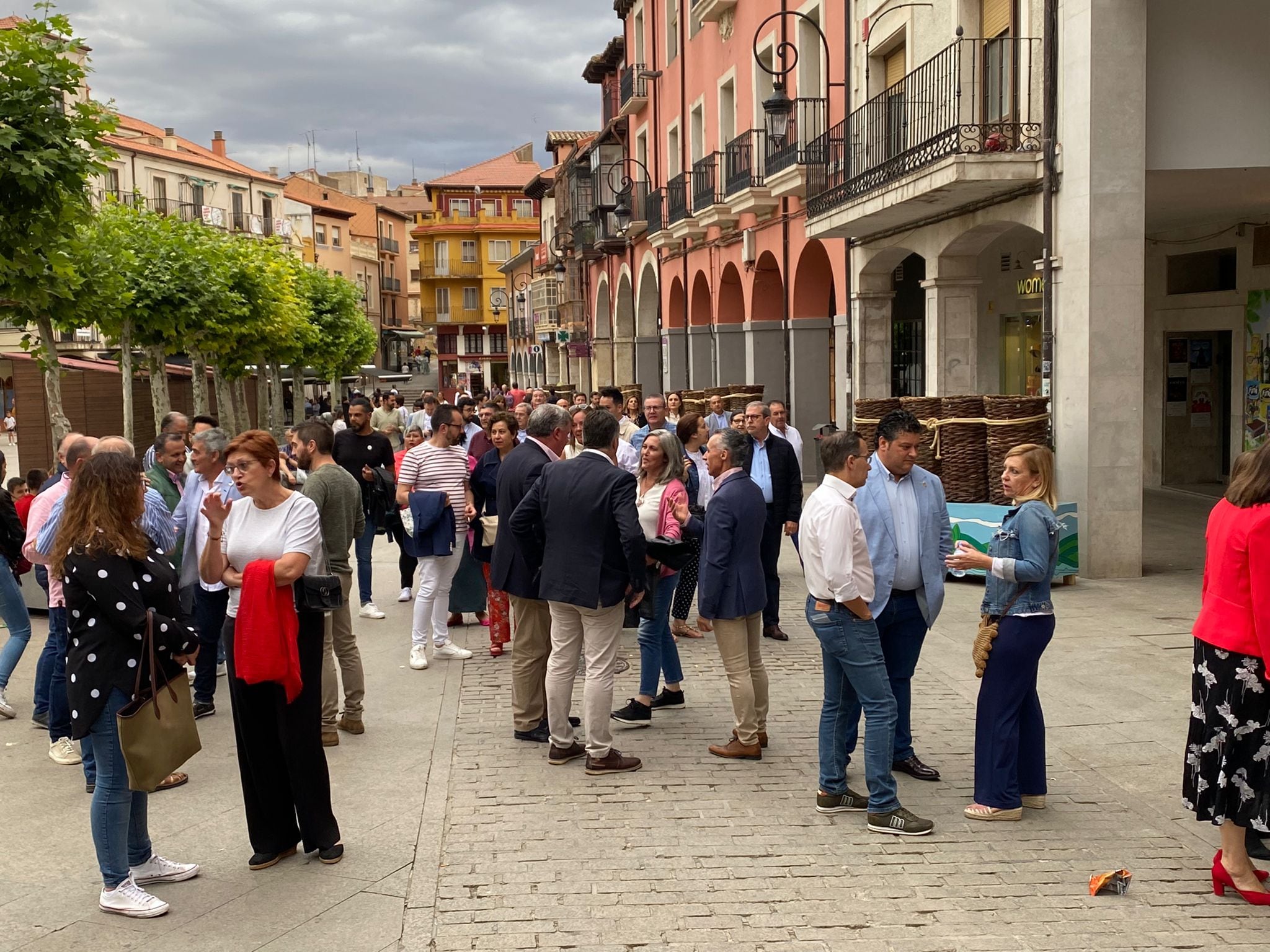 La Plaza Mayor en los momentos previos a la recepción en el salón de plenos