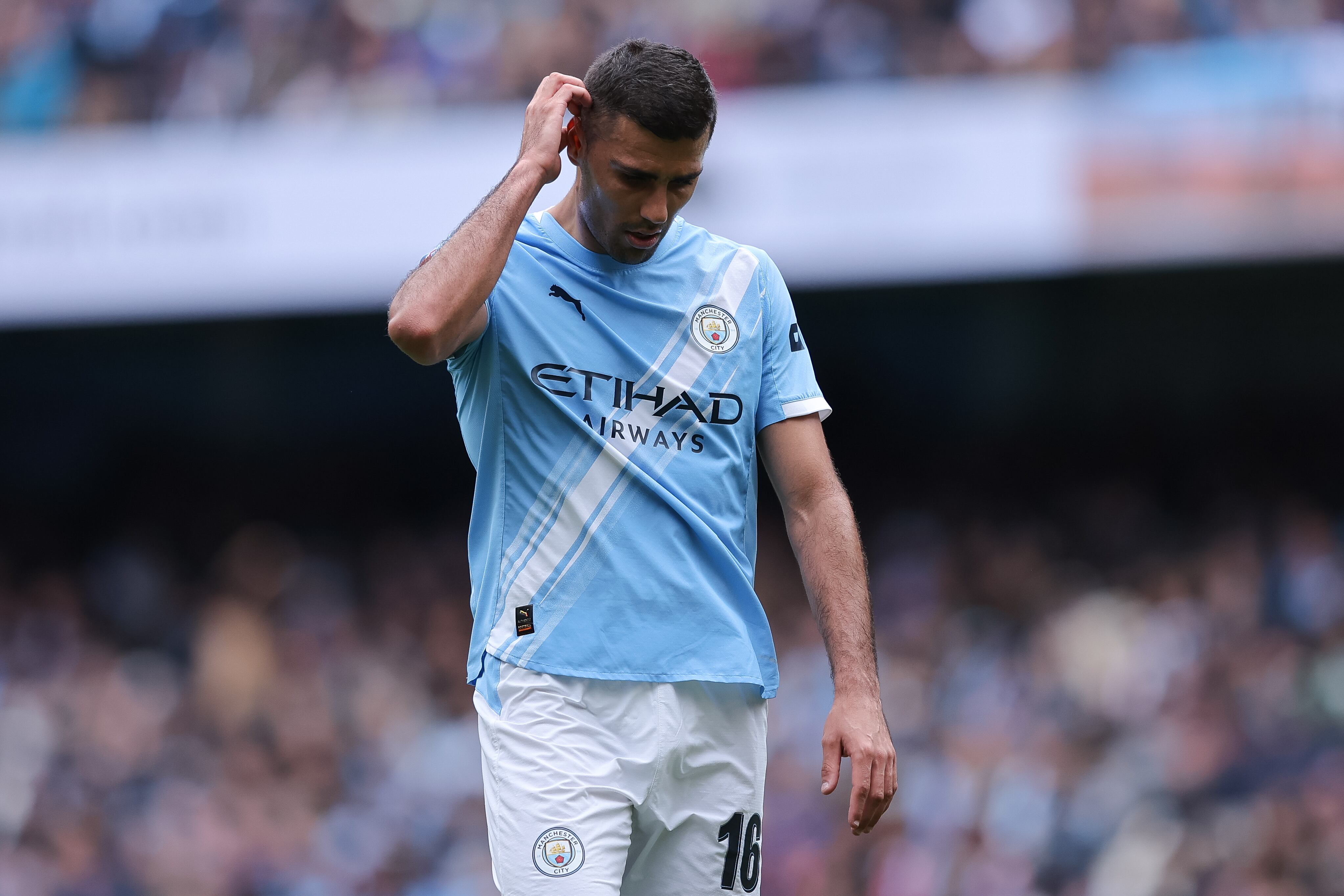 Rodri Hernández, decepcionado durante un partido del Manchester City