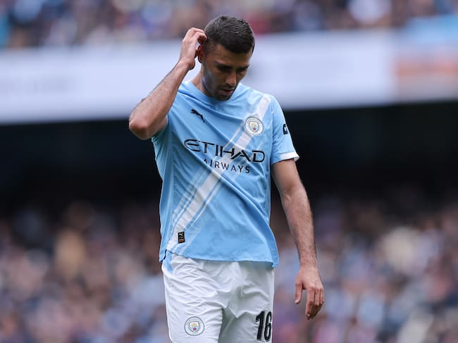 Rodri Hernández, decepcionado durante un partido del Manchester City