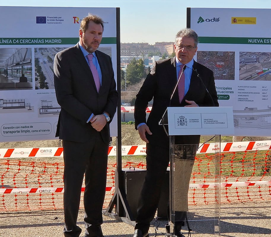 El ministro Óscar Puente y el alcalde Ramón Jurado en la inauguración de las obras de la nueva estación de Cercanías de Parla en 2024