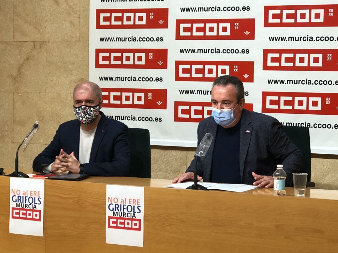 De izquierda a derecha: Unai Sordo, secretario general de CCOO y Santiago Navarro, secretario general de CCOO en la Región de Murcia