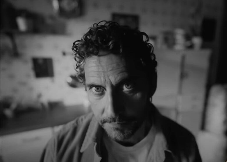 Paco León en el vídeo de la última campaña de Igualdad: 'Por huevos'