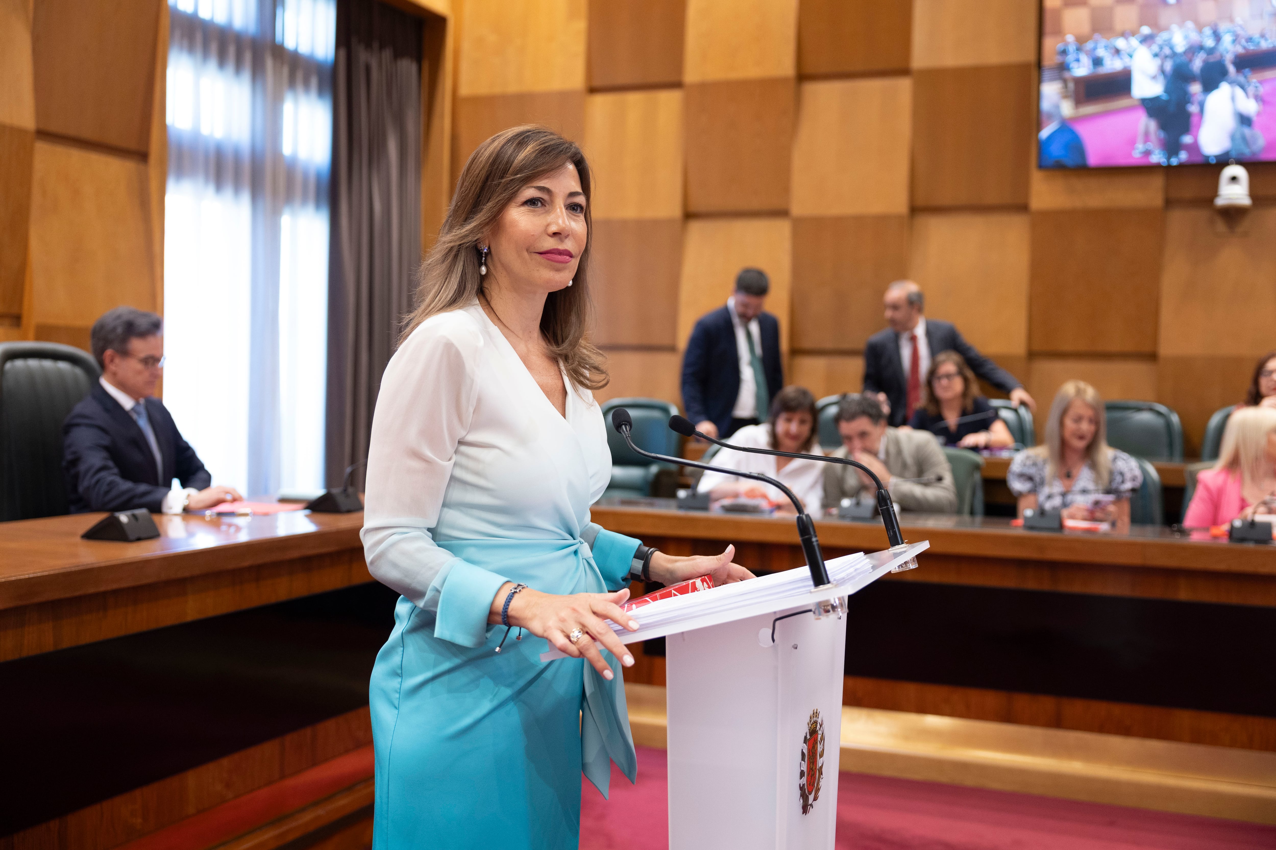 ZARAGOZA, 15/07/2025.- La alcaldesa de Zaragoza, Natalia Chueca, interviene en el Debate sobre el estado de la ciudad, este martes. EFE/ Javier Cebollada