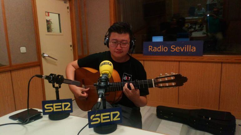 Can Wang en Radio Sevilla. 