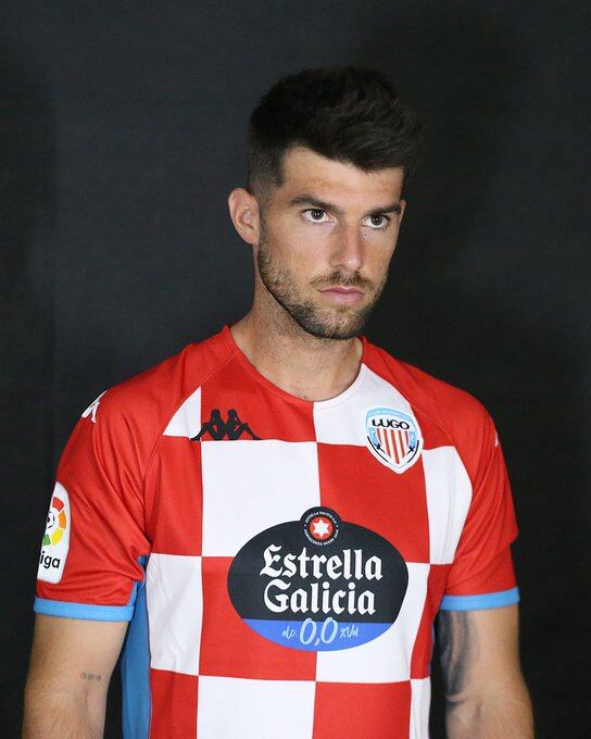 Jordi Calavera con la equipación del CD Lugo para la temporada 22/23