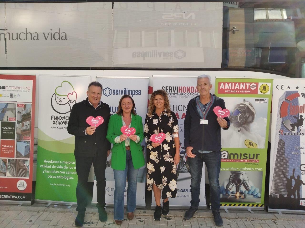 En la foto: Miguel Cabello, CEO de Grupo Cabello, Belén Gaspar de Fundación Olivares, Beatriz Zambruno de Grupo La Pole y Miguel Gil de la Unidad Móvil del 
Centro de Transfusiones de Málaga.