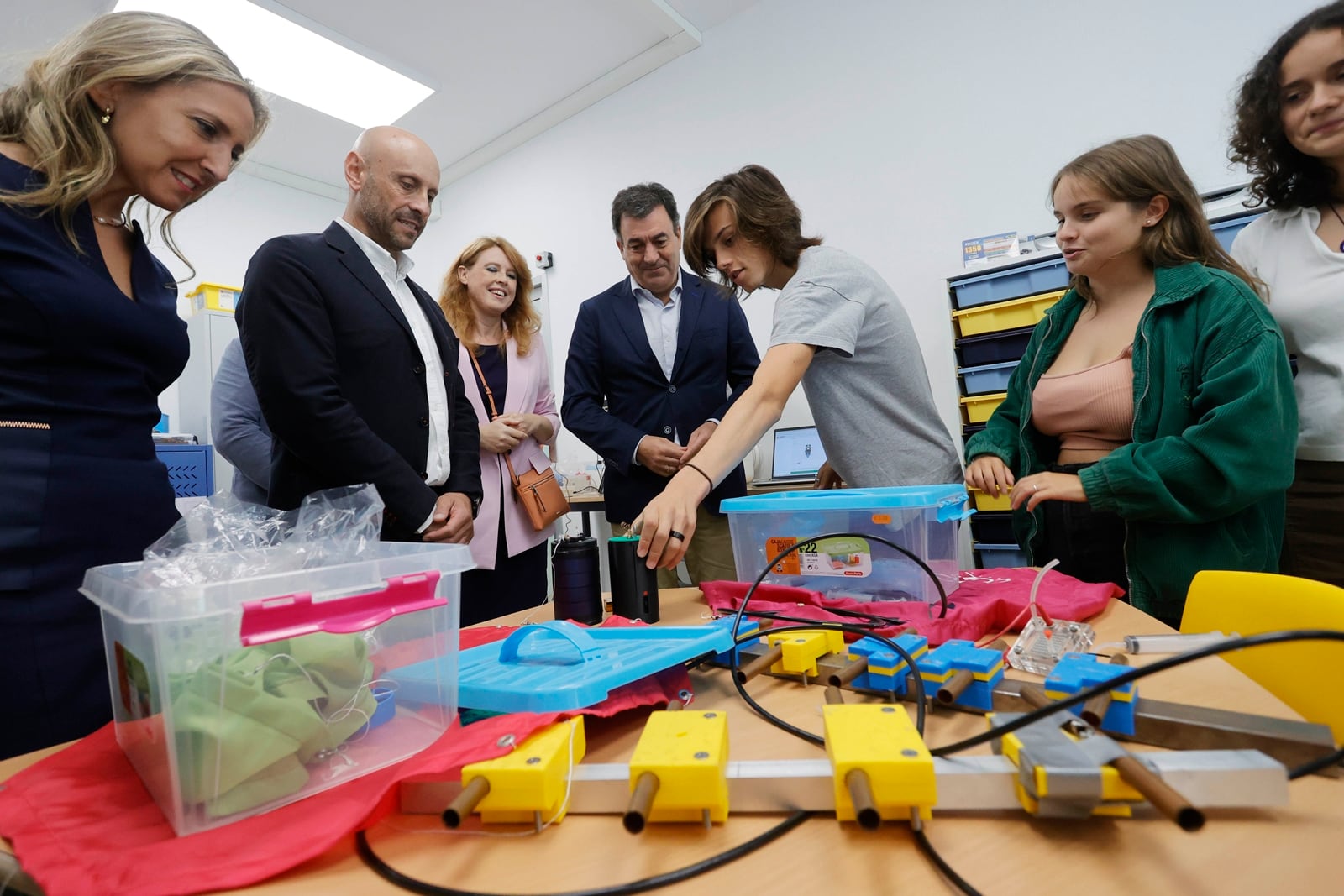 Román Rodríguez, en su visita al IES Breamo