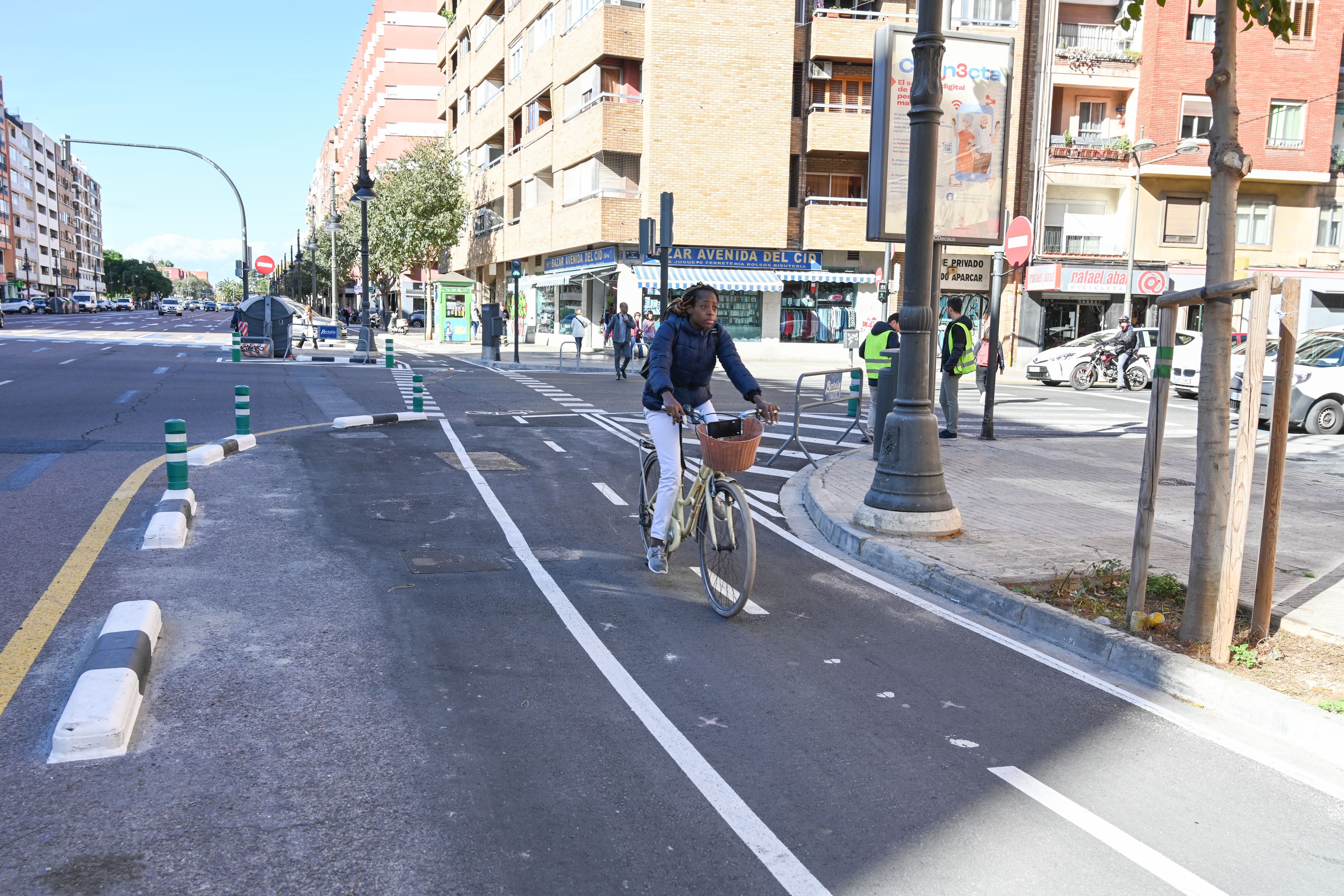 Carril bici de la avenida del Cid hasta la plaza de España