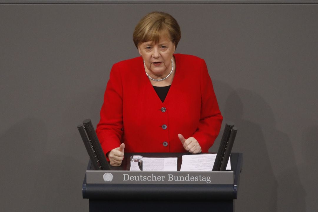 Angela Merkel habla ante el Bundestag antes de viajar a Bruselas.