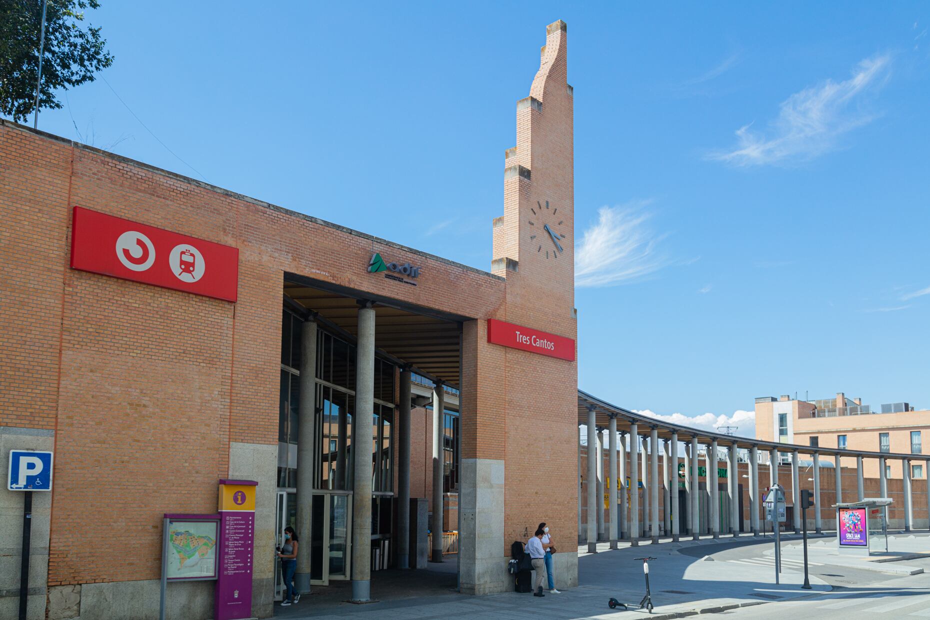 La ejecución del proyecto contempla la instalación de dos ascensores para la mejora de la accesibilidad y un nuevo sistema de climatización e iluminación para la planta baja