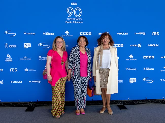 La tesorera del Colegio Oficial de Enfermería de Albacete, María Llanos Campaña, su presidenta, Concha Piqueras, y Carmina Torrente.