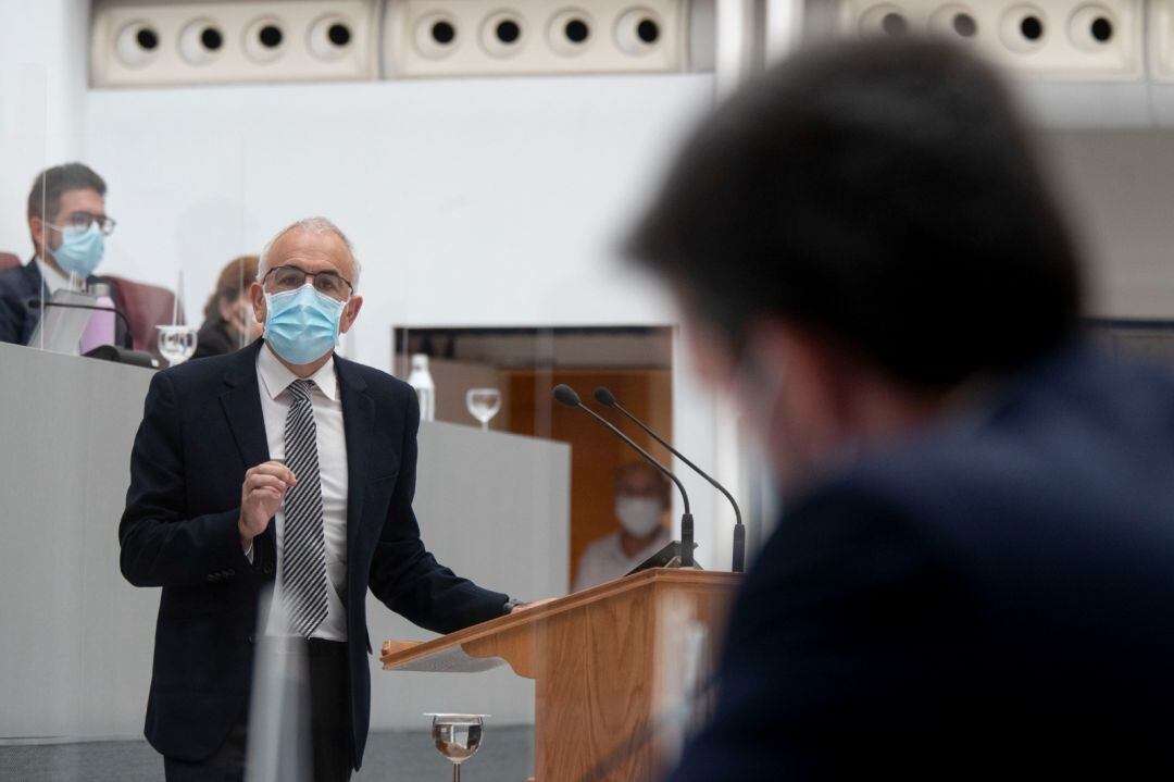 Alfonso Martínez Baños durante una intervención en el pleno de la Asamblea Regional