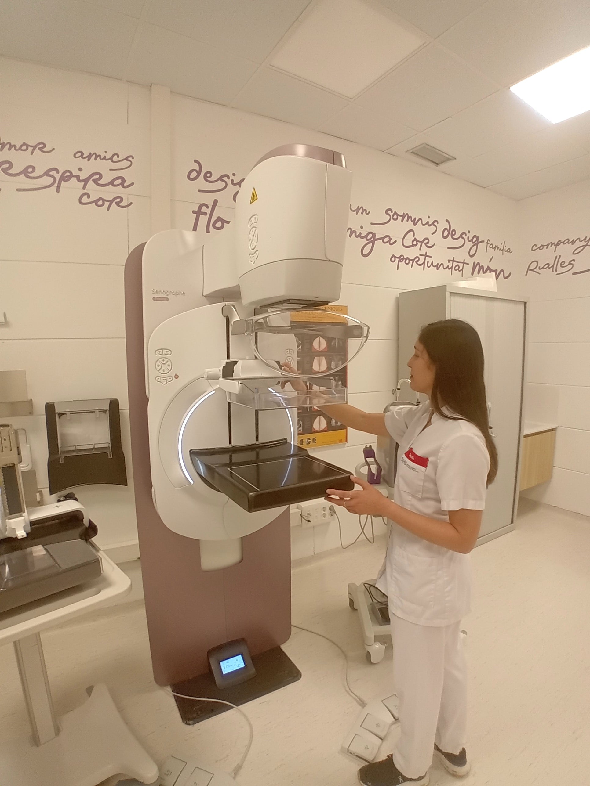 Imatge del nou aparell de mamografia instal·lat a l'Hospital de Meritxell