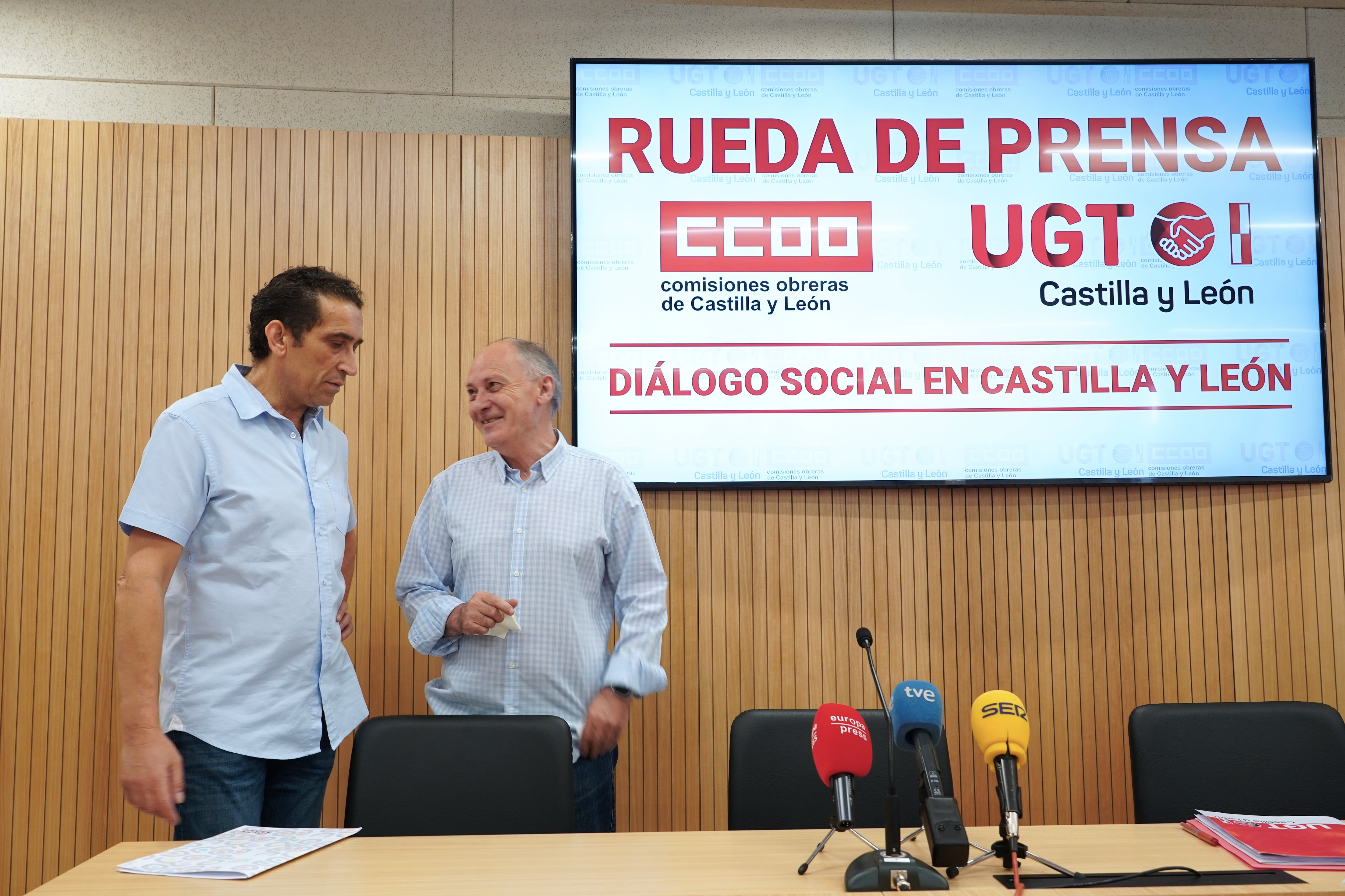 Los secretarios generales de CCOO y UGT en Castilla y León, Vicente Andrés y Faustino Temprano, informan sobre la situación del Diálogo Social | Agencia ICAL