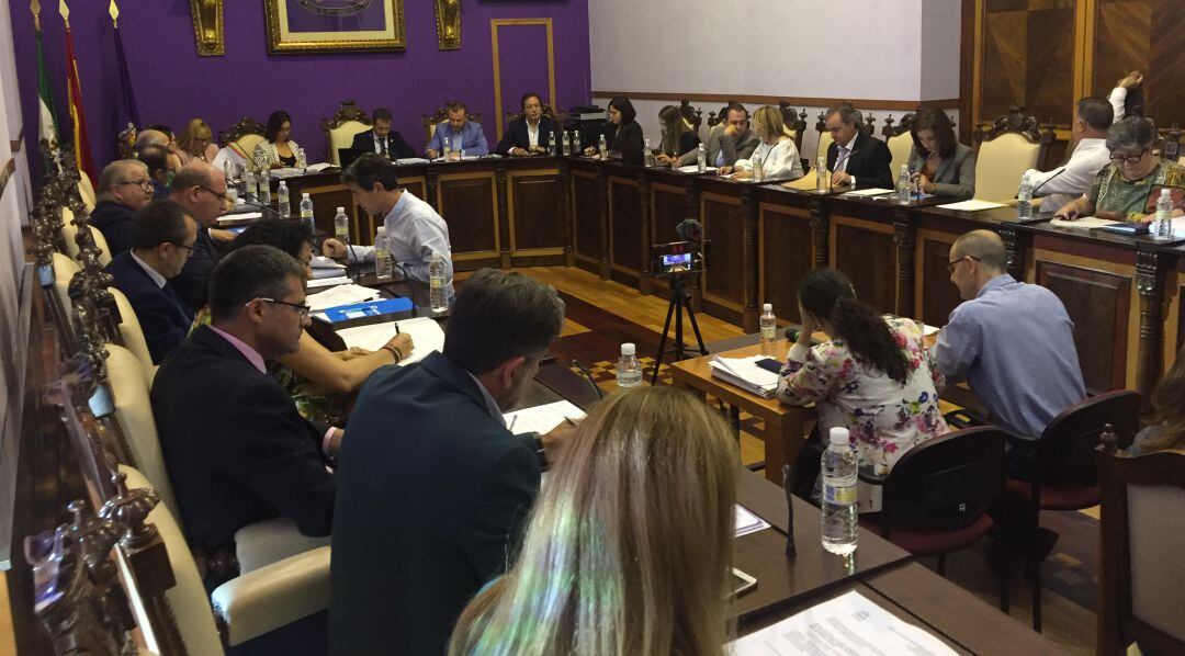 Pleno municipal, este viernes, en la capital jiennense