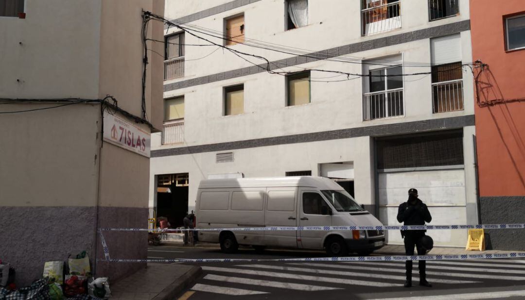 Desalojan un edificio ocupado en Taco, La Laguna